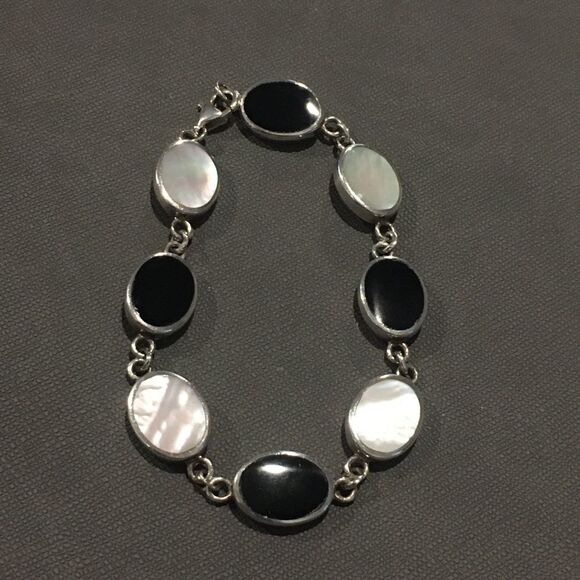 Sterling Bracelet Comprised of Alternating Links of Black Onyx & Mother of Pearl - Picture 2 of 8